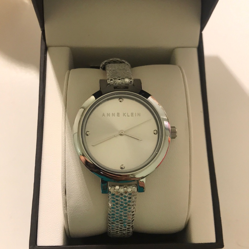 Silver Watch - Picture 4 of 4
